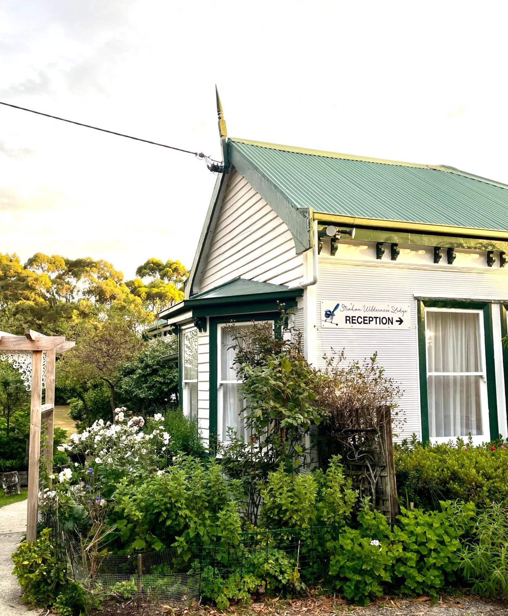 Strahan Wilderness Lodge מראה חיצוני תמונה