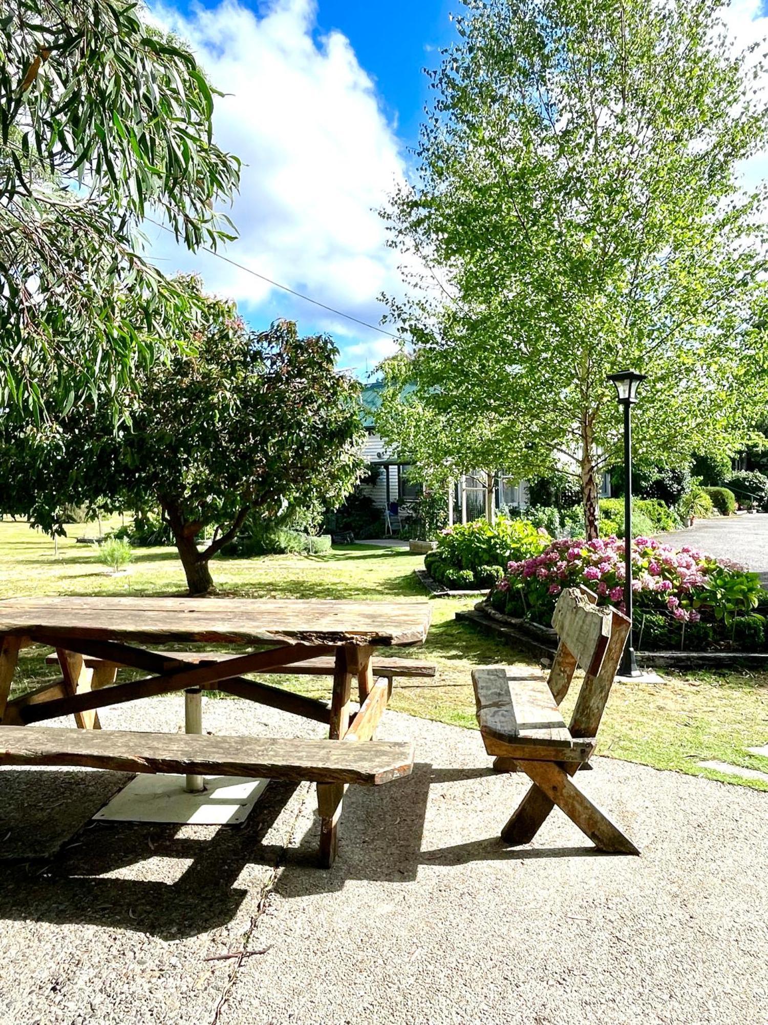 Strahan Wilderness Lodge מראה חיצוני תמונה