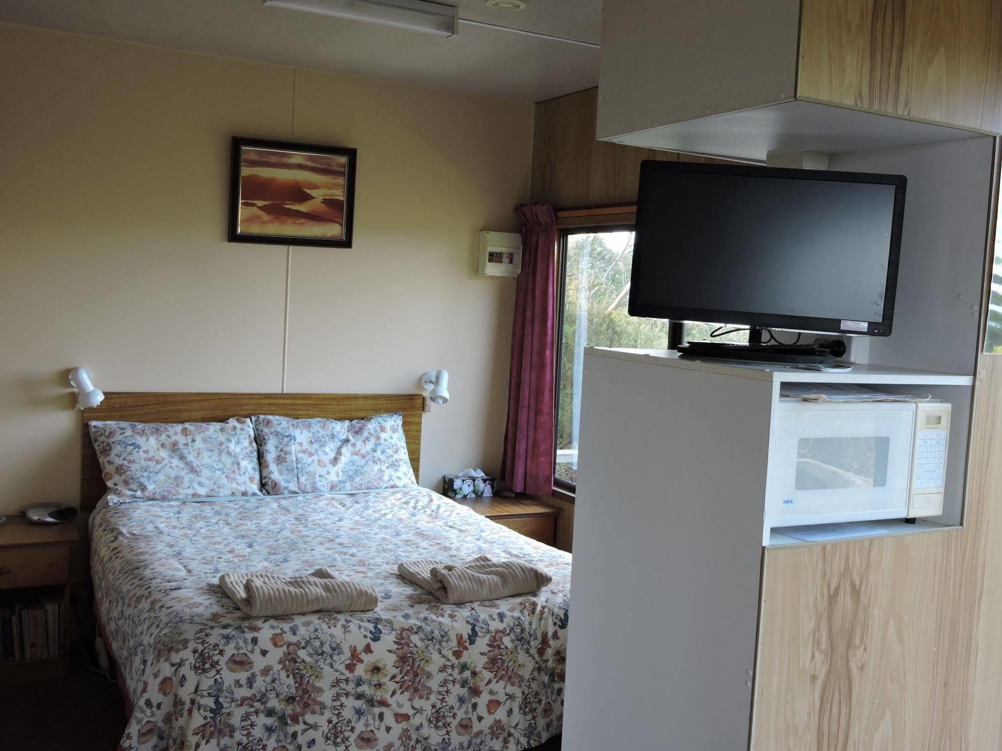 Strahan Wilderness Lodge מראה חיצוני תמונה